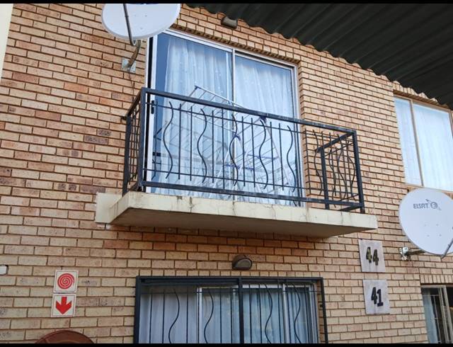 2 BEDROOM SECTIONAL TITLE FOR SALE IN GREENHILLS